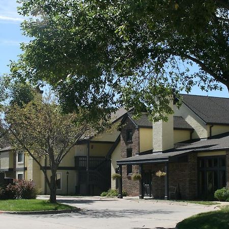 Sterling Hotel And Suites Clive Exterior foto