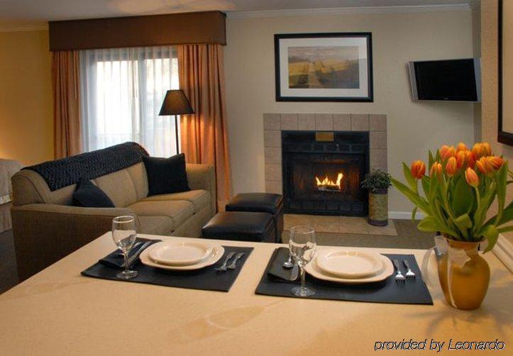 Sterling Hotel And Suites Clive Zimmer foto