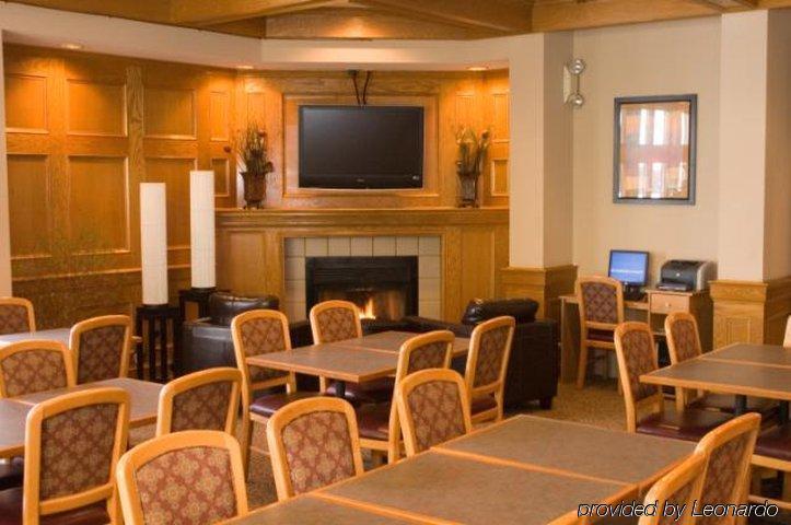 Sterling Hotel And Suites Clive Restaurant foto