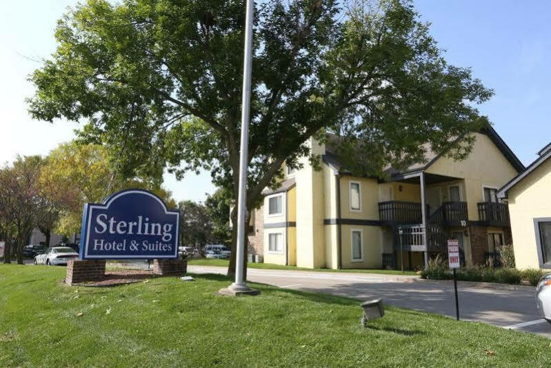 Sterling Hotel And Suites Clive Exterior foto